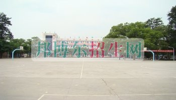 瀘縣建筑職業(yè)中專學(xué)校2016年報名條件、招生對象
