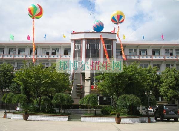 畢節(jié)地區(qū)財貿(mào)學(xué)校2016年報名條件、招生對象