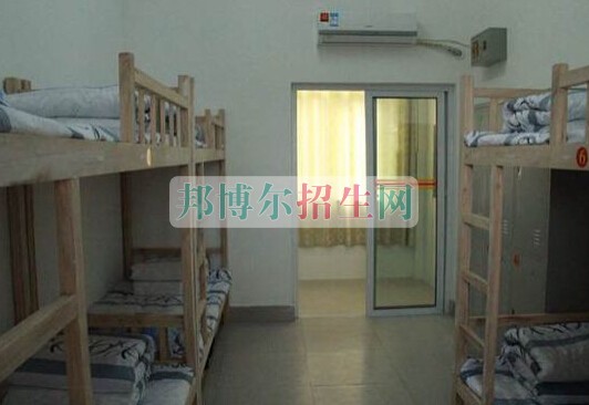 平?jīng)鲠t(yī)學(xué)高等?？茖W(xué)校