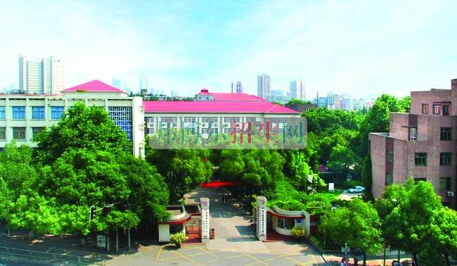 高鐵乘務(wù)最好學校