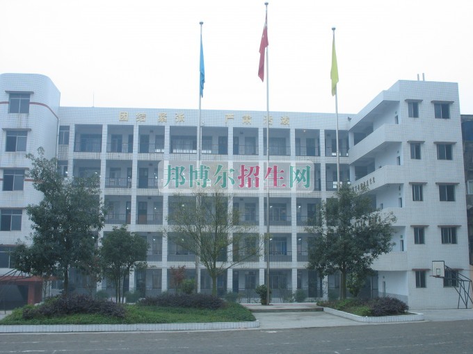 南充信息工程職業(yè)學(xué)校2016年報(bào)名條件、招生對(duì)象