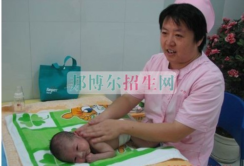 女生學助產(chǎn)護理有前途嗎