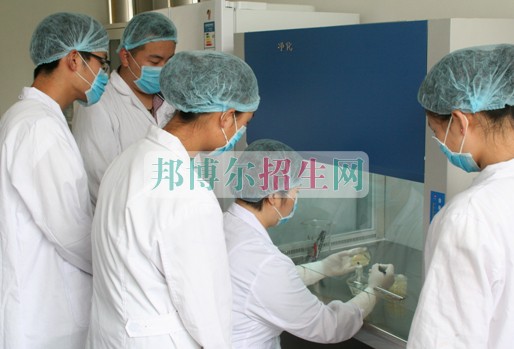 高中畢業(yè)可以學(xué)醫(yī)學(xué)檢驗(yàn)專(zhuān)業(yè)嗎