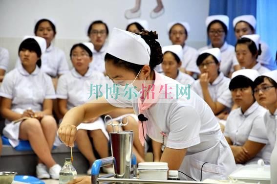 有哪些高級護理學(xué)校