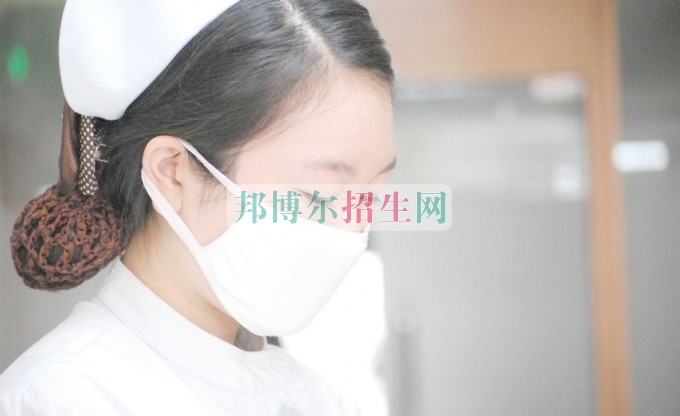 初中畢業(yè)學(xué)涉外護理怎樣