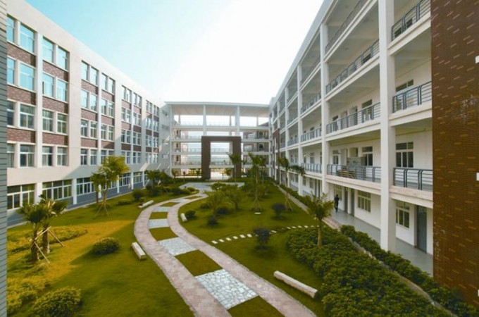 成都內(nèi)理科一專軟件技術大專學校