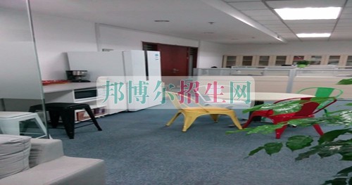 成都內(nèi)理科一專軟件技術大專學校