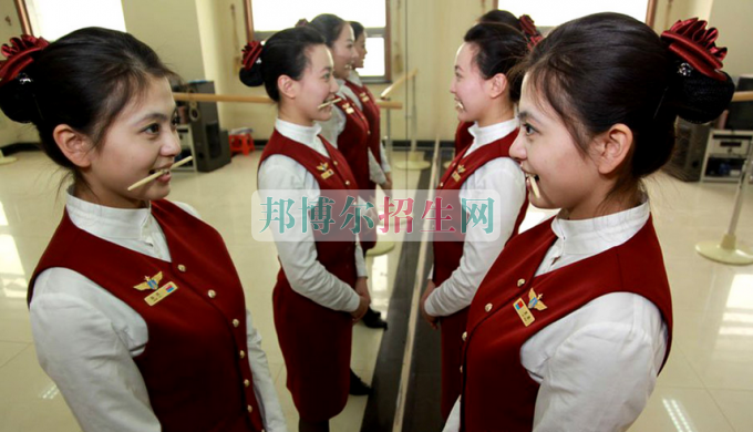 成都內(nèi)理科一?？罩谐藙?wù)大專學(xué)校