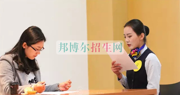 成都航空旅游職業(yè)學校開啟新學期首場招聘，場面火爆美女如云