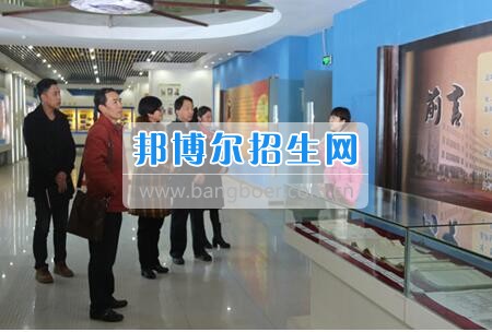 四川省檔案學校張其可副校長帶隊赴綿陽職業(yè)技術(shù)學院參觀考察