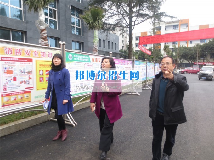 南充師范學(xué)?；ㄩ_(kāi)滿(mǎn)堂盛世春——南充師范歡慶“三八”節(jié)
