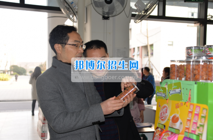 川南幼兒師范高等?？茖W校領導率隊檢查開學準備工作