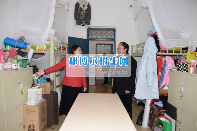 內(nèi)江市教育局檢查川南幼兒師范高等?？茖W(xué)校春季開學(xué)工作