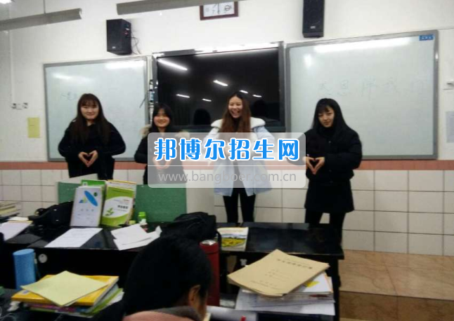 川南幼兒師范高等?？茖W(xué)校學(xué)前教育一系開展“感恩”主題系列教育活動