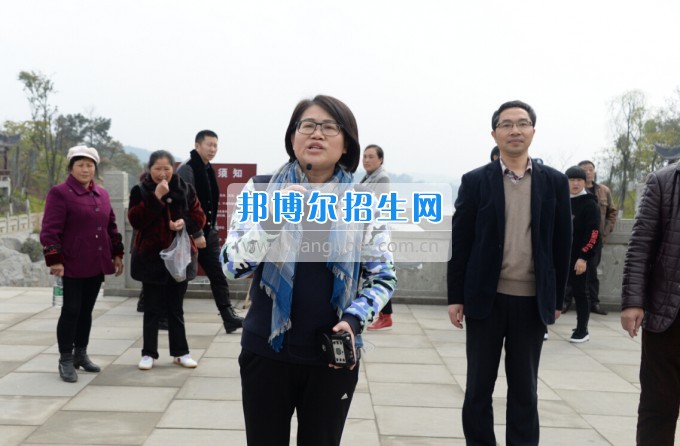 川南幼兒師范高等?？茖W(xué)校舉行慶祝國際勞動(dòng)?jì)D女節(jié)活動(dòng)