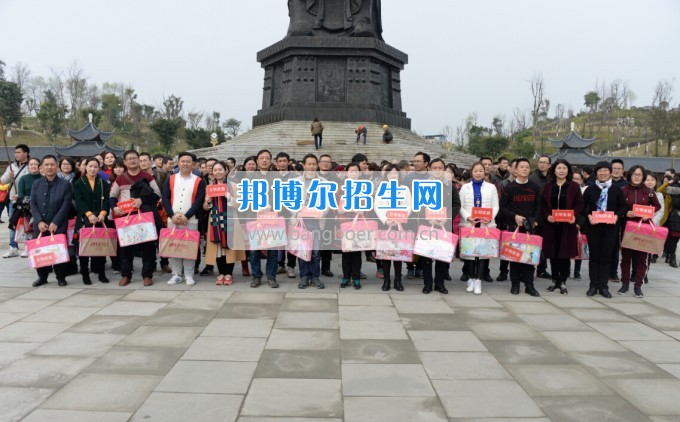 川南幼兒師范高等?？茖W(xué)校舉行慶祝國際勞動(dòng)?jì)D女節(jié)活動(dòng)
