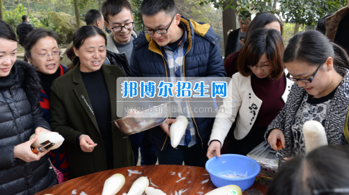 川南幼兒師范高等?？茖W(xué)校舉行慶祝國際勞動(dòng)?jì)D女節(jié)活動(dòng)