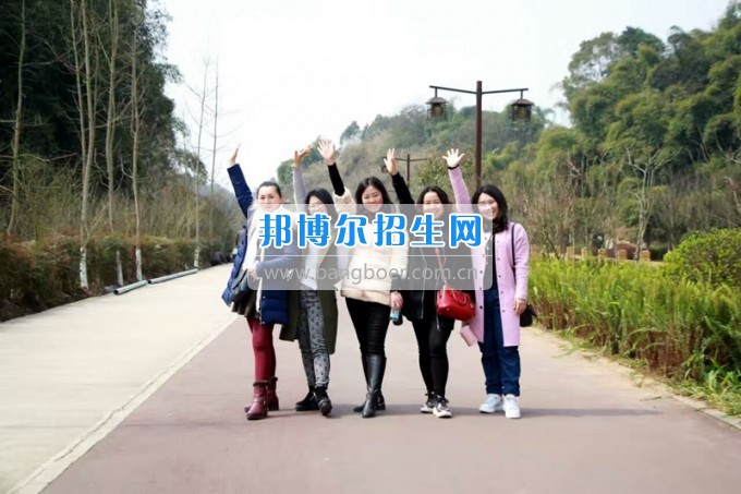 四川省樂山市第一職業(yè)高級中學(xué)春風(fēng)十里，不如你