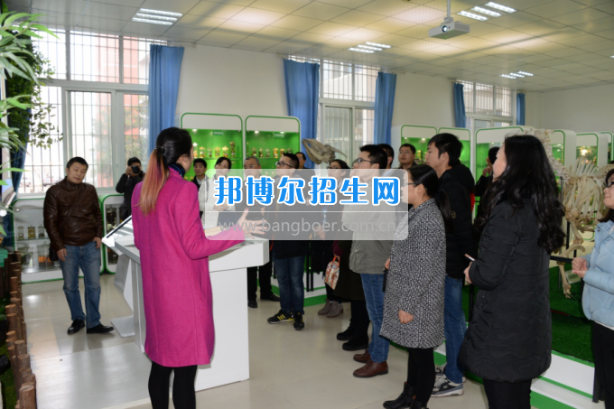 川南幼兒師范高等?？茖W校與內江職業(yè)技術學校開展青年聯(lián)誼活動