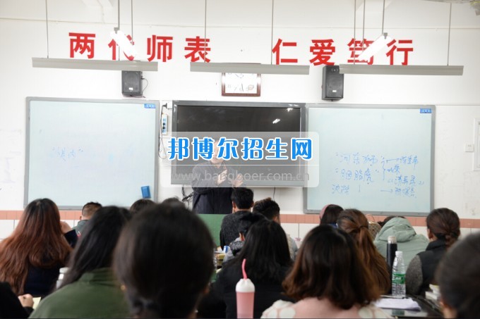 川南幼兒師范高等?？茖W(xué)校2017質(zhì)量年：撲下身子抓落實(shí)