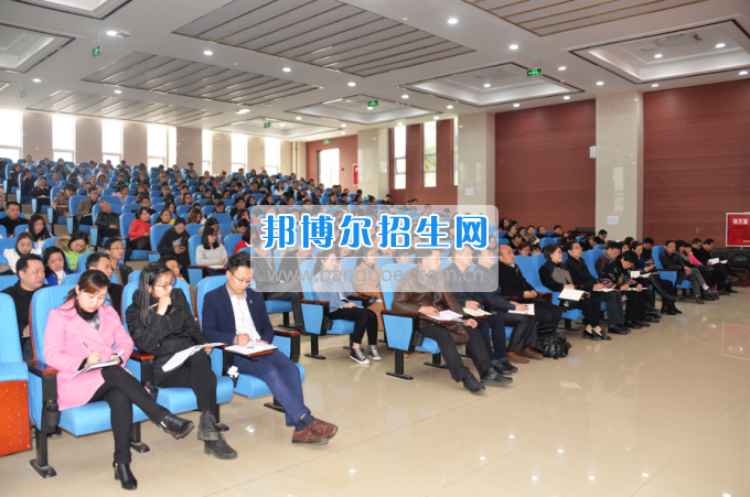 川南幼兒師范高等?？茖W(xué)校作“互聯(lián)網(wǎng)+教育”專題報(bào)告