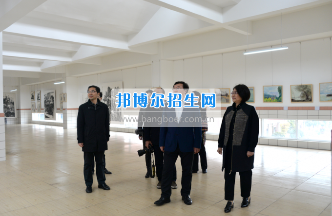 川南幼兒師范高等?？茖W(xué)校作“互聯(lián)網(wǎng)+教育”專題報(bào)告