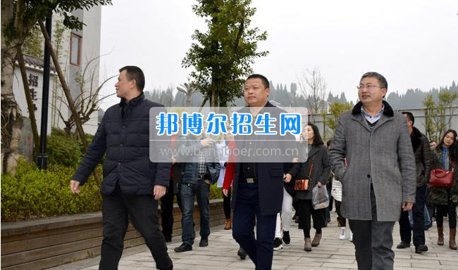 南充市建華職業(yè)中學開展“請進來，走出去”校際交流活動