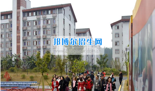 南充市建華職業(yè)中學開展“請進來，走出去”校際交流活動