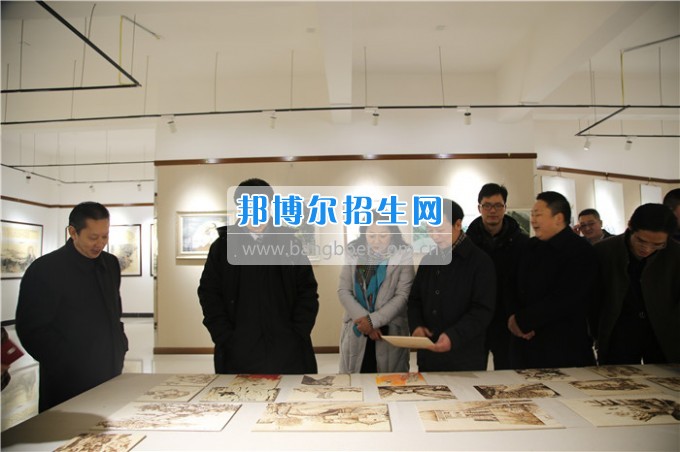 四川音樂學(xué)院黨委書記、院長林戈?duì)柦淌谝恍械酱ū庇變簬煼陡叩葘？茖W(xué)校考察
