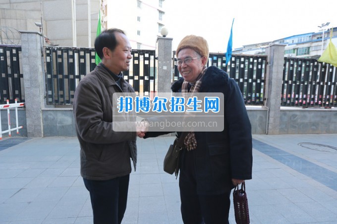 川北幼兒師范高等?？茖W校黨委書記張斌走訪慰問學校離退休老同志