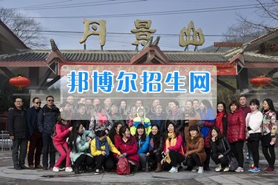 四川省什邡市職業(yè)中專學(xué)校遠(yuǎn)足、攝影活動(dòng)彰顯工會(huì)活力