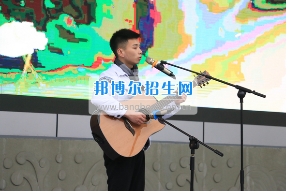 成都市洞子口職業(yè)高級(jí)中學(xué)舉行“成都，因我更美麗”主題開(kāi)學(xué)典禮