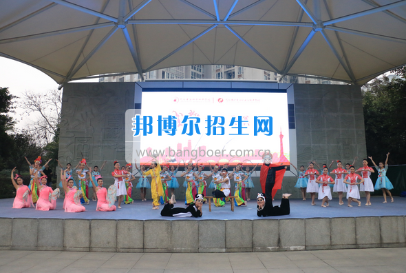 成都市洞子口職業(yè)高級(jí)中學(xué)舉行“成都，因我更美麗”主題開(kāi)學(xué)典禮