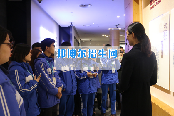 成都市洞子口職業(yè)高級(jí)中學(xué)舉行“成都，因我更美麗”主題開(kāi)學(xué)典禮