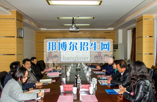 興義民族師范學(xué)院劉照惠校長(zhǎng)率隊(duì)到省屬高?？疾旌笄诠芾砉ぷ? width=