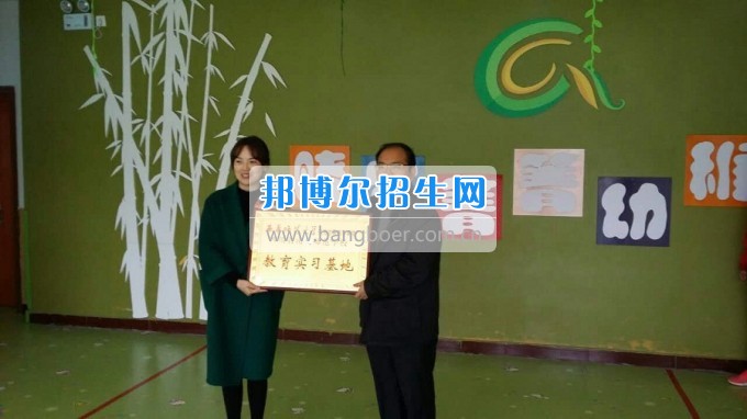 南充師范學(xué)校蔡禮儒校長(zhǎng)赴高坪、嘉陵參加實(shí)習(xí)就業(yè)基地掛牌并看望實(shí)習(xí)生