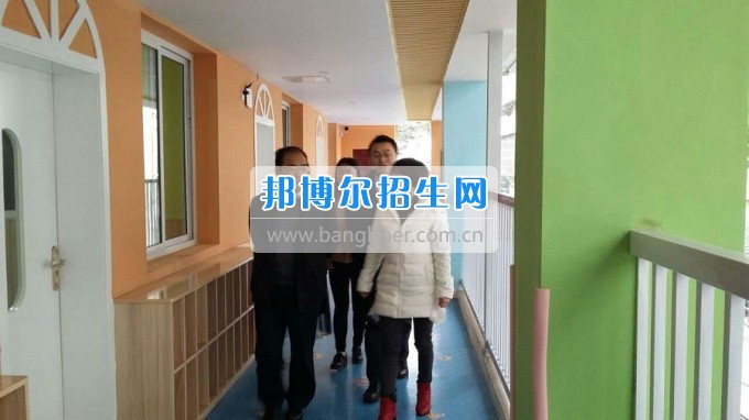 南充師范學(xué)校蔡禮儒校長(zhǎng)赴高坪、嘉陵參加實(shí)習(xí)就業(yè)基地掛牌并看望實(shí)習(xí)生