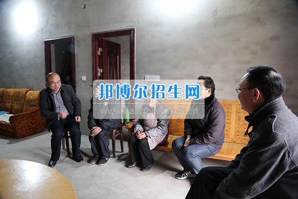 內(nèi)江師范學(xué)院督導(dǎo)組赴資中縣銀山鎮(zhèn)金紫鋪村開(kāi)展脫貧攻堅(jiān)專項(xiàng)督導(dǎo)