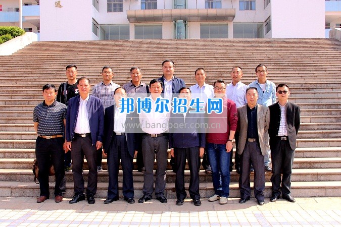 楚雄州2017年高校安全穩(wěn)定工作聯(lián)席會(huì)在楚雄醫(yī)藥高等?？茖W(xué)校召開