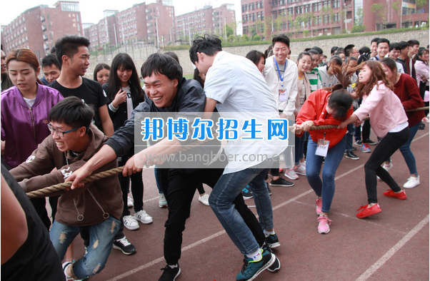 貴州輕工職業(yè)技術(shù)學(xué)院中專部藝術(shù)設(shè)計(jì)系舉辦2017年第三屆大型團(tuán)體心理輔導(dǎo)暨“三走”活動