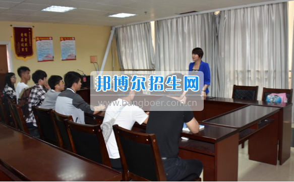 新疆自治區(qū)溫宿縣教育工委到銅仁幼兒師范高等?？茖W校招聘2017屆畢業(yè)生
