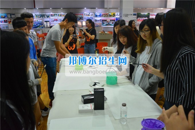 四川長江職業(yè)學(xué)院漢語港標課程走進四川文化產(chǎn)業(yè)職業(yè)學(xué)院