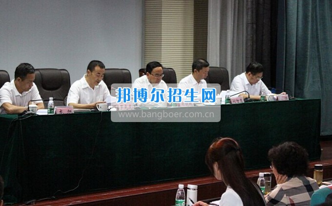 成都農(nóng)業(yè)科技職業(yè)學(xué)院召開(kāi)2017年黨建暨思想政治工作會(huì)