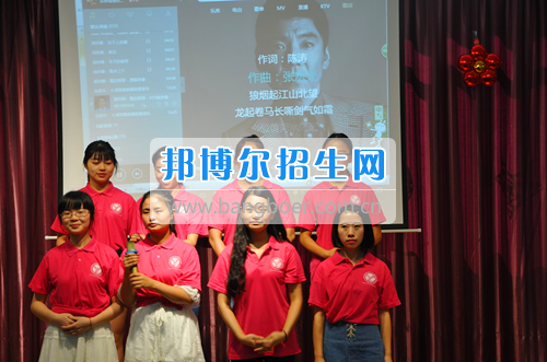 重慶工商大學(xué)派斯學(xué)院舉行青春“三下鄉(xiāng)”，我們?cè)诼飞匣顒?dòng)