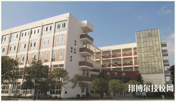 四川經(jīng)濟(jì)貿(mào)易學(xué)校2018年報(bào)名條件、招生對(duì)象