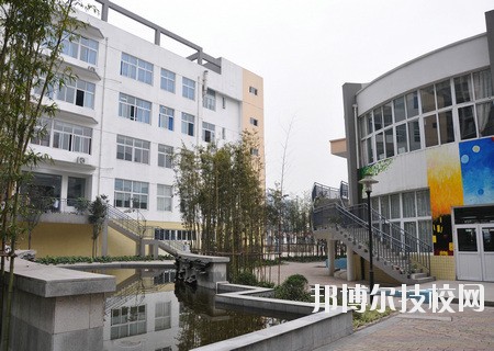 成都汽車職業(yè)技術(shù)學(xué)校2020年報名條件、招生要求、招生對象