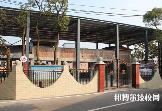 重慶工商學(xué)校2020年報(bào)名條件、招生要求、招生對象