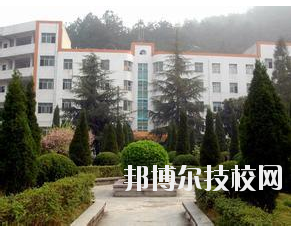黔南民族衛(wèi)生學(xué)校2020年學(xué)費(fèi)、收費(fèi)多少