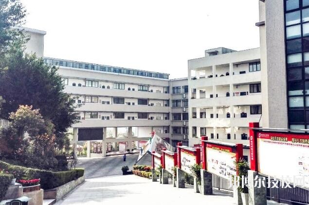 重慶輕工業(yè)學校2020年報名條件、招生要求、招生對象