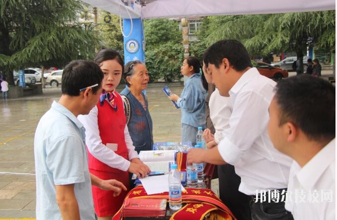 六枝特區(qū)職業(yè)技術(shù)學(xué)校2020年報名條件、招生要求、招生對象